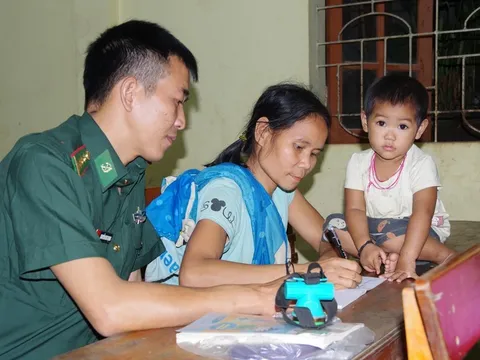 Lớp học xóa mù chữ ở miền biên viễn Nghệ An