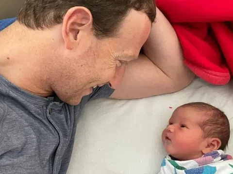 Vợ chồng Mark Zuckerberg đón con thứ 3