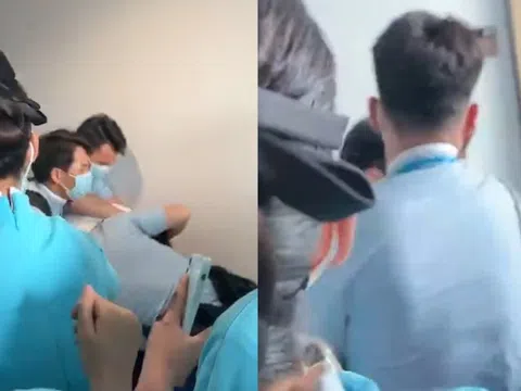 Phi công Trung Quốc bị bắt quả tang quay lén nhà vệ sinh nữ