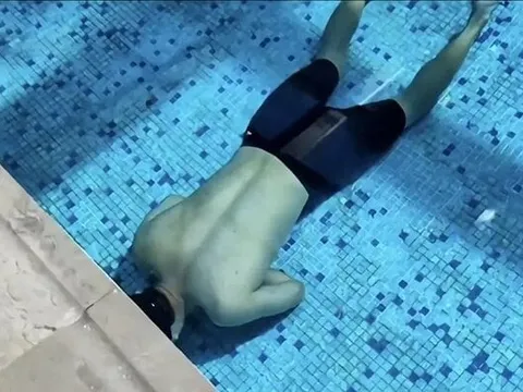 HLV bơi chết đuối khi tập nín thở, người quay video tưởng vẫn ổn nên trêu đùa không ứng cứu