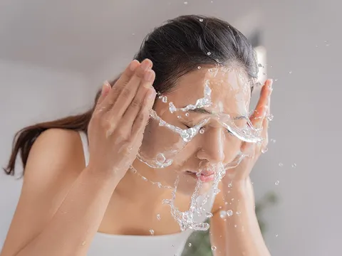 5 thói quen trước khi rửa mặt giúp da sạch khỏe