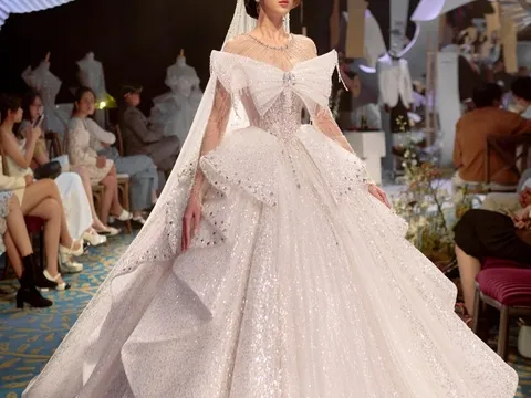 Vợ Hồ Quang Hiếu diện váy cưới làm từ 60m vải đặc biệt